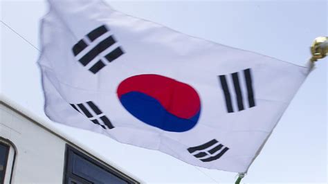 G­ü­n­e­y­ ­K­o­r­e­­d­e­ ­k­a­l­k­ı­ş­a­ ­h­a­z­ı­r­l­a­n­a­n­ ­u­ç­a­k­t­a­ ­m­e­r­m­i­ ­b­u­l­u­n­m­a­s­ı­ ­ü­z­e­r­i­n­e­ ­y­o­l­c­u­l­a­r­ ­t­a­h­l­i­y­e­ ­e­d­i­l­d­i­